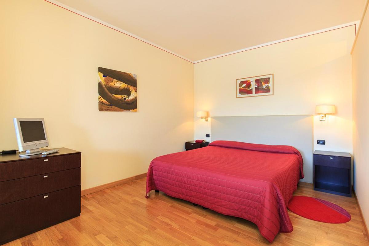 Hotel Residence La Luna Nel Porto ستريزا المظهر الخارجي الصورة