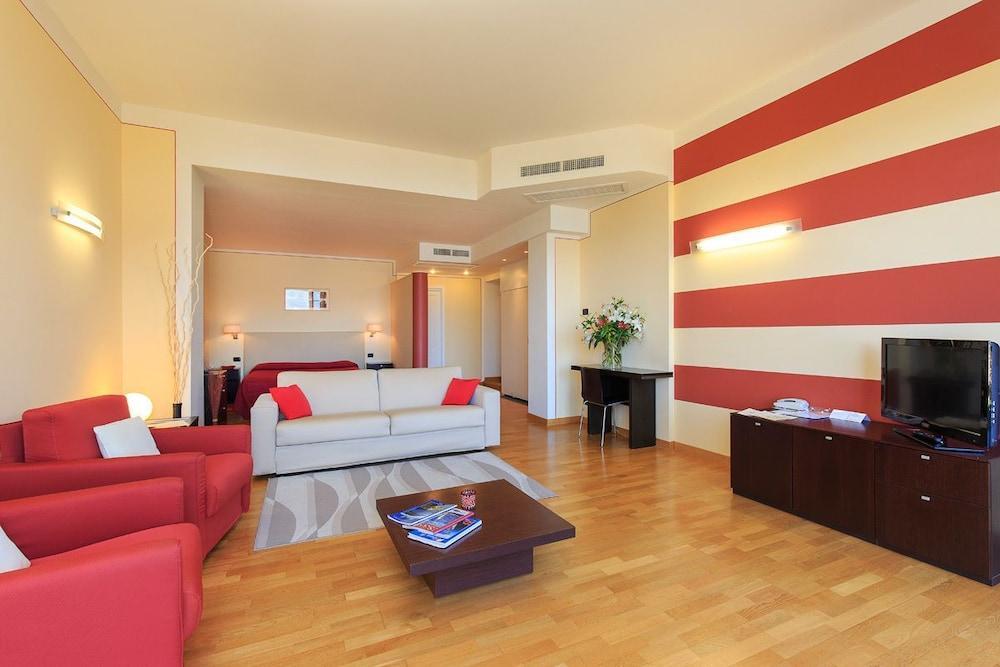 Hotel Residence La Luna Nel Porto ستريزا المظهر الخارجي الصورة