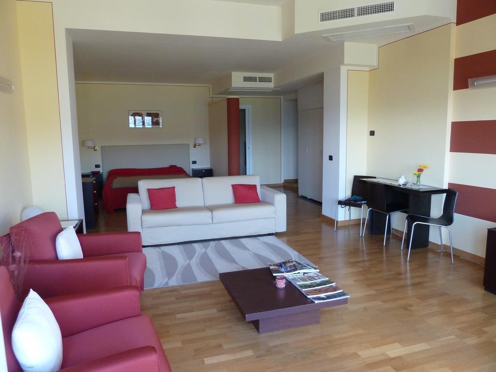 Hotel Residence La Luna Nel Porto ستريزا المظهر الخارجي الصورة