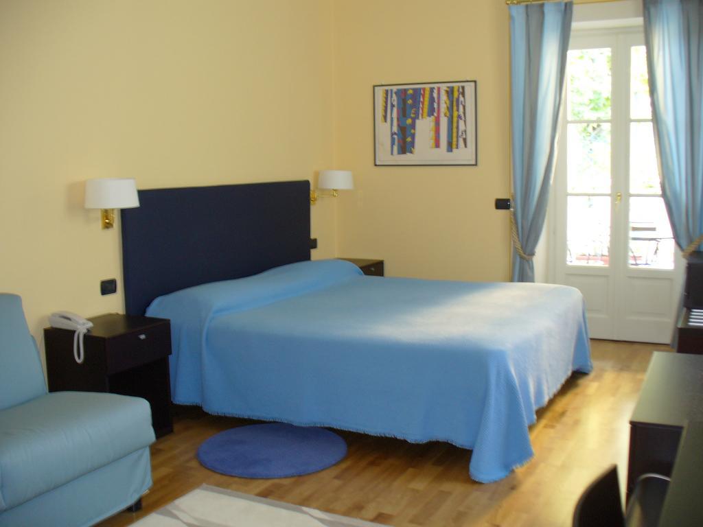 Hotel Residence La Luna Nel Porto ستريزا المظهر الخارجي الصورة