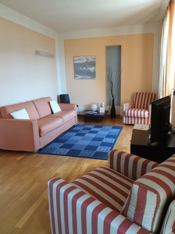 Hotel Residence La Luna Nel Porto ستريزا المظهر الخارجي الصورة